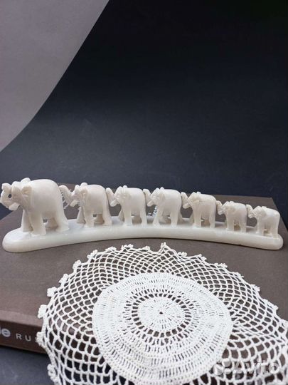 Слоны из мрамора