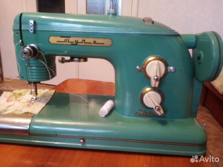 Швейная машина электрическая