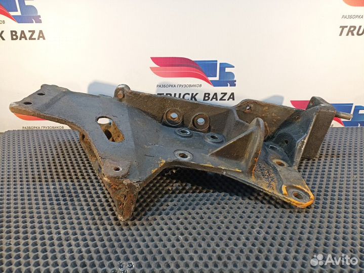 1629657 Кронштейн буксировочный левый Volvo FH