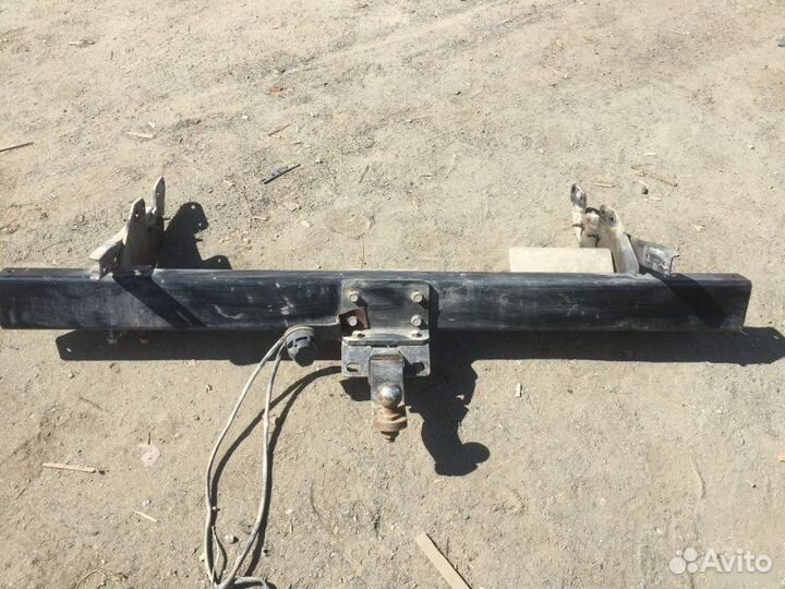 Фаркоп Toyota Hilux