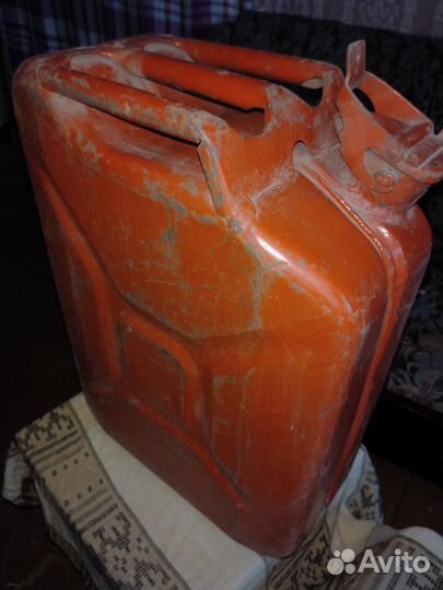 Стальная канистра