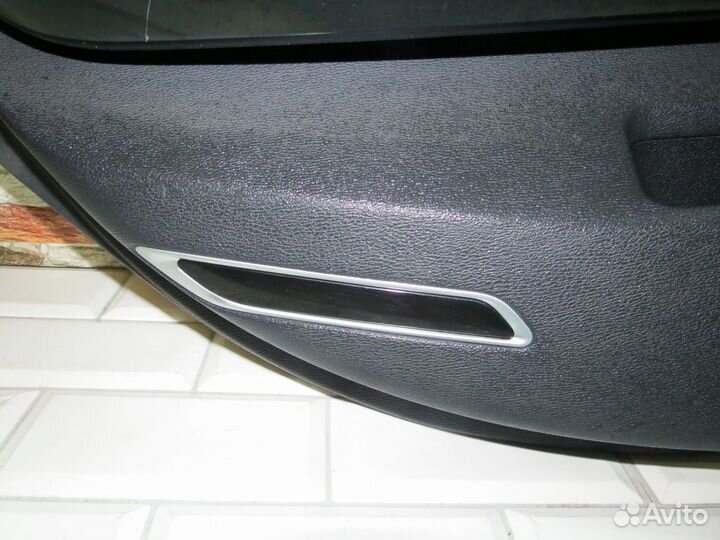 Обшивка задней левой двери Kia Quoris