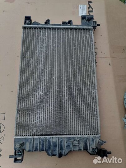 Радиатор охлаждения двигателя Chevrolet Aveo T300