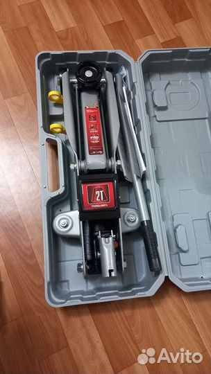 Домкрат подкатной новый