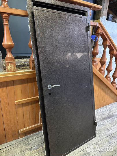 Металлическая дверь бу