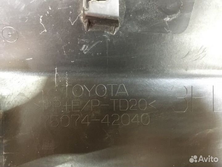 Накладка двери передняя левая Toyota Rav4 50