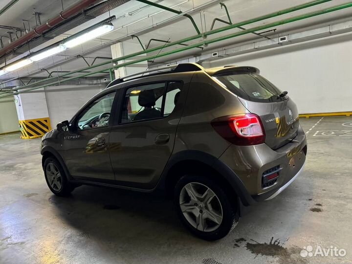 Renault Sandero Stepway 1.6 МТ, 2019, битый, 132 592 км