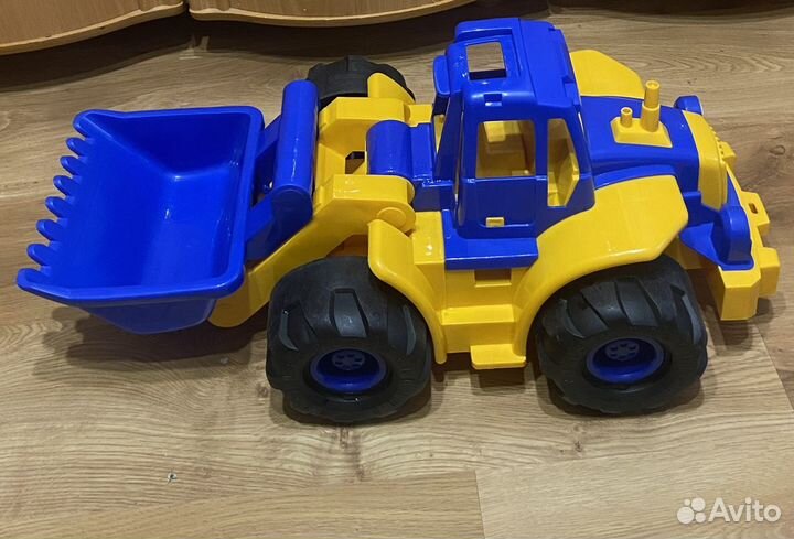 Детский трактор большой