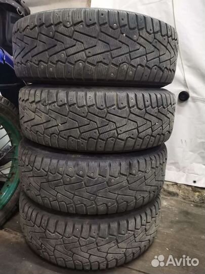 Pirelli Ice Zero 215/65 R16 102T