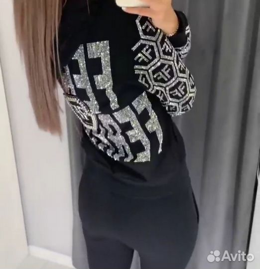 Женский спортивный костюм