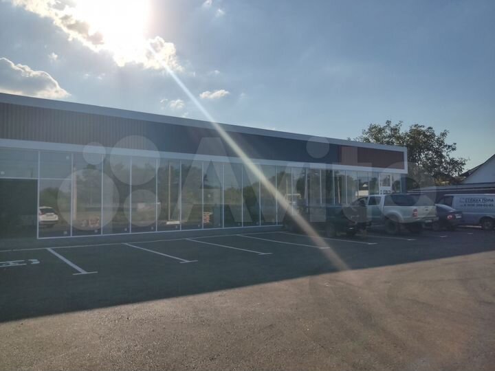 Здание - торговый центр