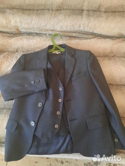 Школьный костюм- тройка