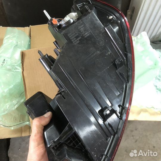 Задний левый фонарь