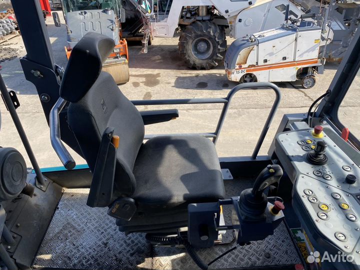 Перегружатель асфальта Vogele MT 3000-2 Offset