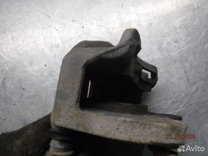 Суппорт передний правый Hyundai Sonata G4JP 2005