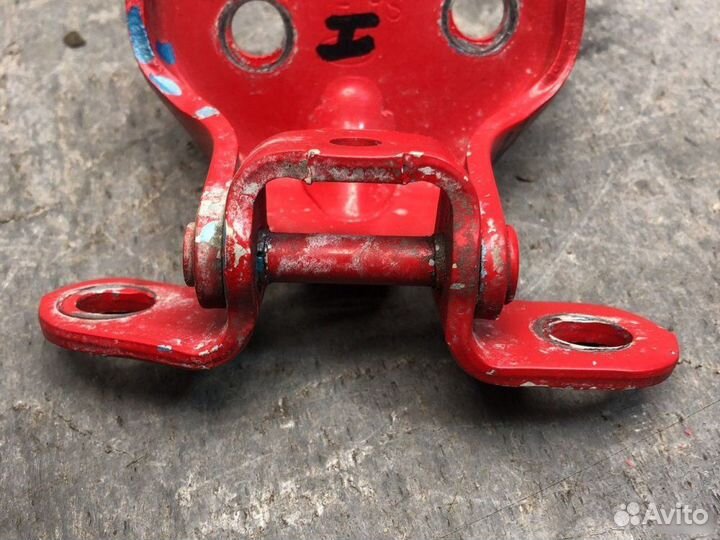 Нижняя петля передняя левая Kia Picanto SA