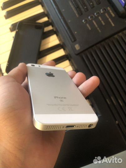 iPhone SE, 32 ГБ