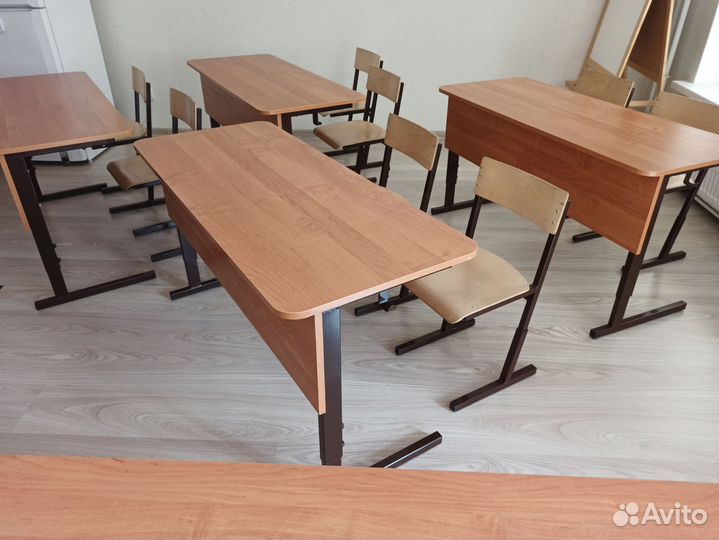 Школьная парта и стул. Ученические столы и стулья