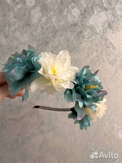 Ободок для волос с цветами