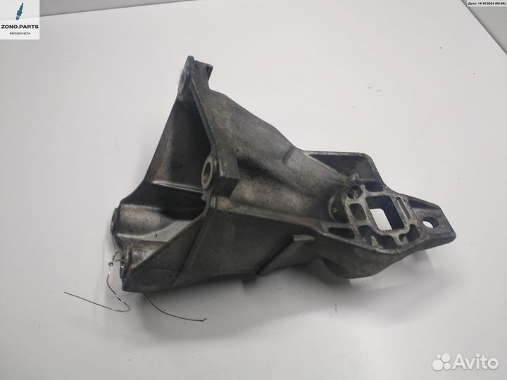 Кронштейн двигателя опорный 8A0199307C на Audi 80 B4 (1991-1996)
