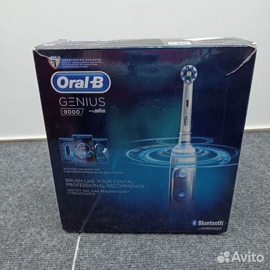 Электрическая зубная щетка Oral B Genius 8000