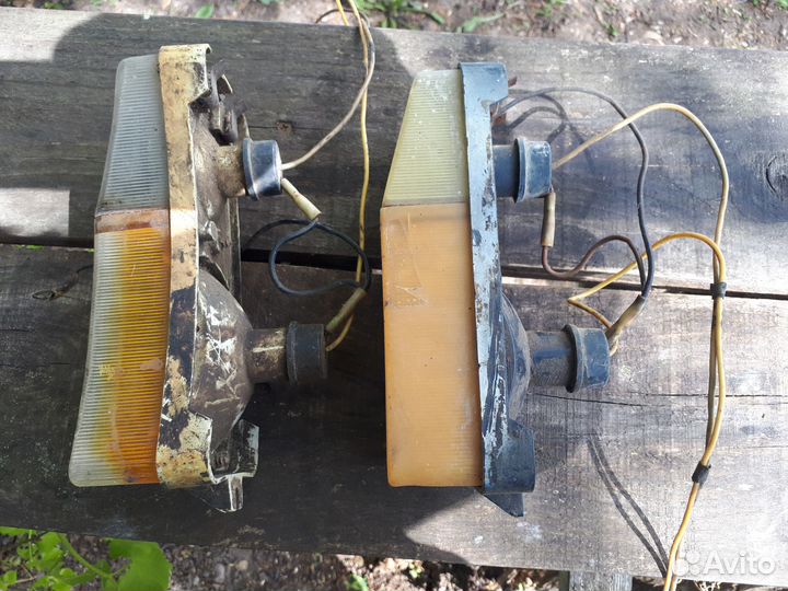 Указатели поворота, подфарники на Москвич