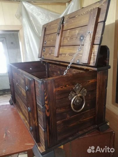 Сундук деревянный
