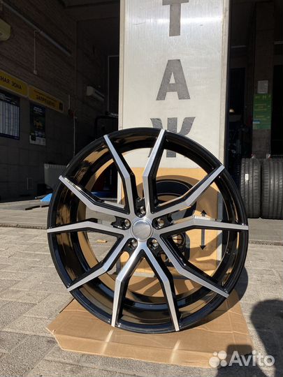 Новые литые диски Bavaria на Audi Q7 Q8 R22 Hemmes