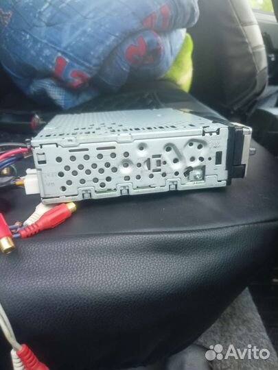 Автомагнитола clarion