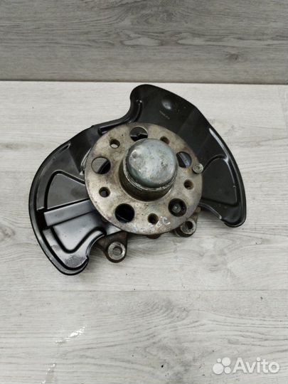 Поворотный кулак правый Mercedes Clk W209 OM612