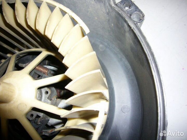 Моторчик отопителя Opel Omega B седан X20XEV 1998