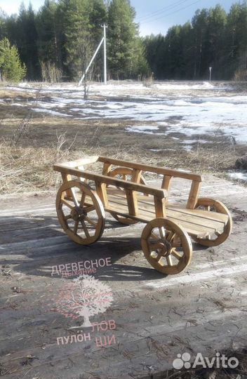 Деревянная декоративная телега для сада