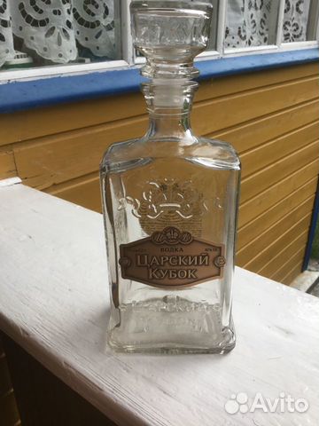Стеклянная декоративная бутылка