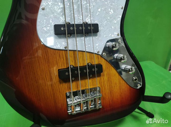 Бас гитара Homage