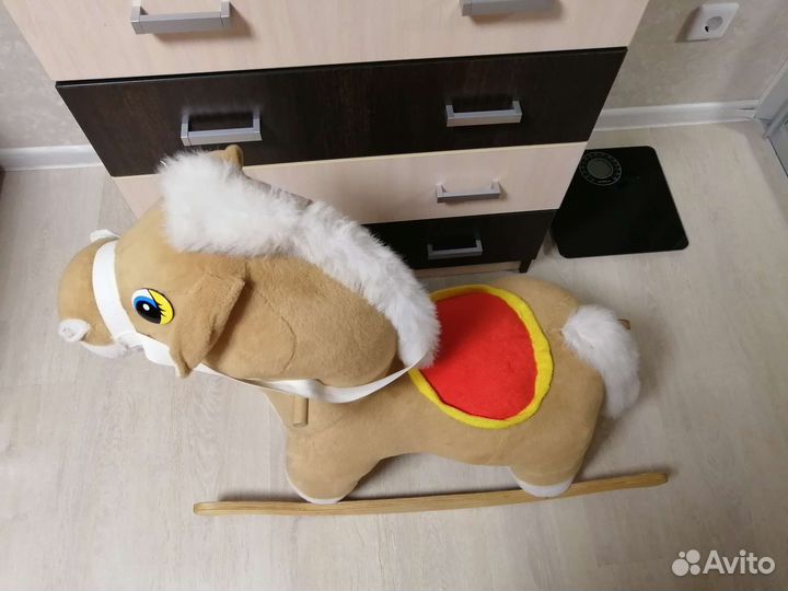 Детская качалка лошадь