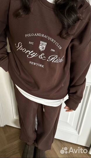 Женский спортивный костюм