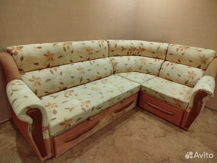 Угловой диван и кресло бу