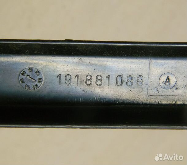 Чехол салазок передних сидений правый Audi 80 B3