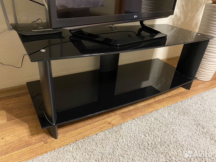 Стеклянная тумба под тв