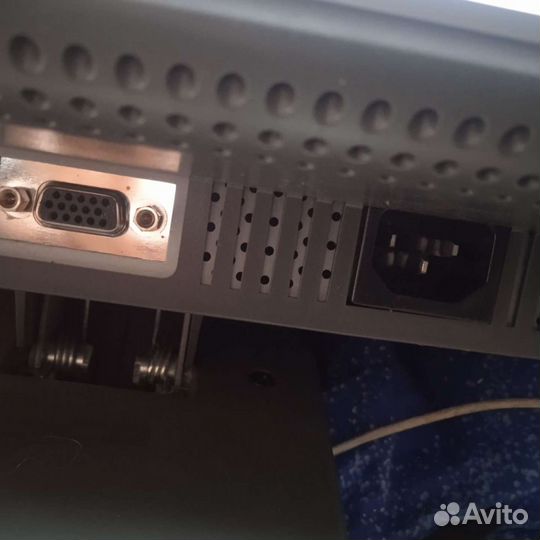 Монитор LG flatron l1510s