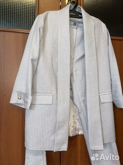 Брючный костюм женский 44 размера