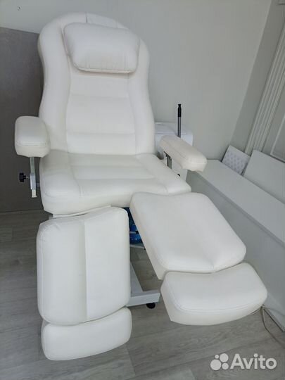 Педикюрное кресло/ Стол массажный. на гидравлике