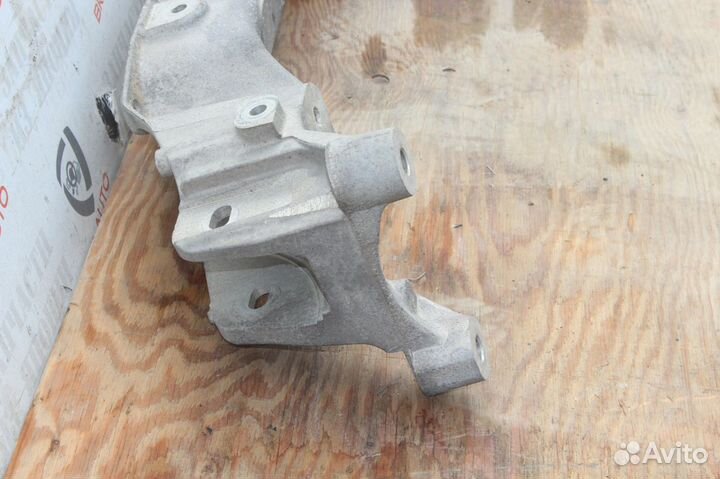 Передняя нижняя балка от Jagyar S-type 2001г