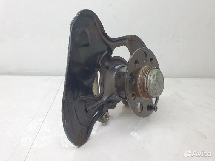 Кулак поворотный передний левый Mercedes-Benz E