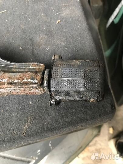 Рычаг подвески передний правый Nissan Cube ANZ10