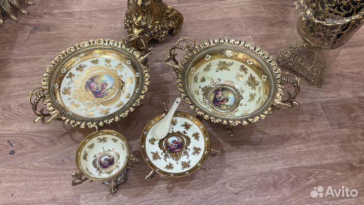 Напольная бронзовая ваза