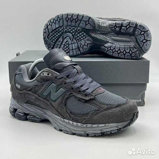 Мужские кроссовки New Balance 2002R Black