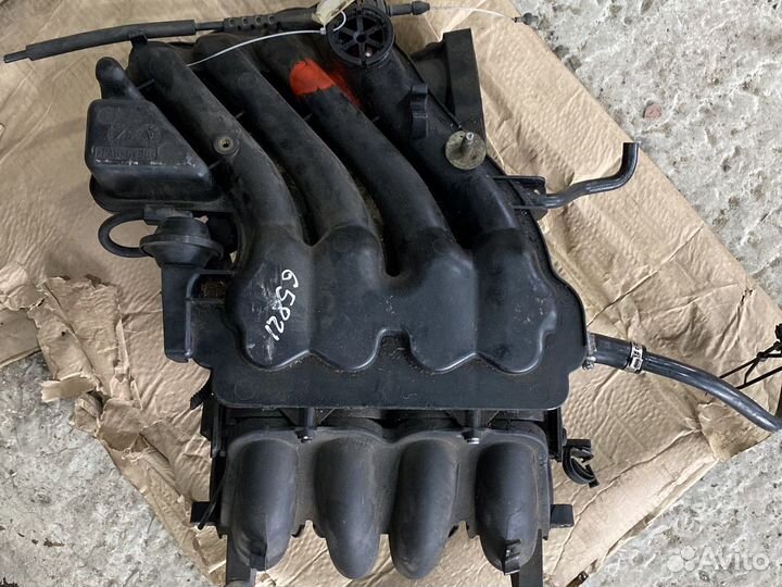 Впускной коллектор Volkswagen Golf 4 1.6 AKL