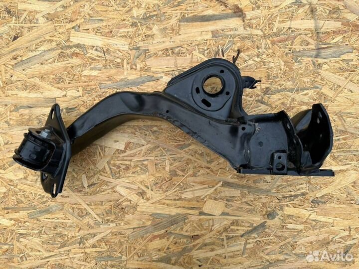 Кулак задний левый Mini Countryman 2 рест. (F60)