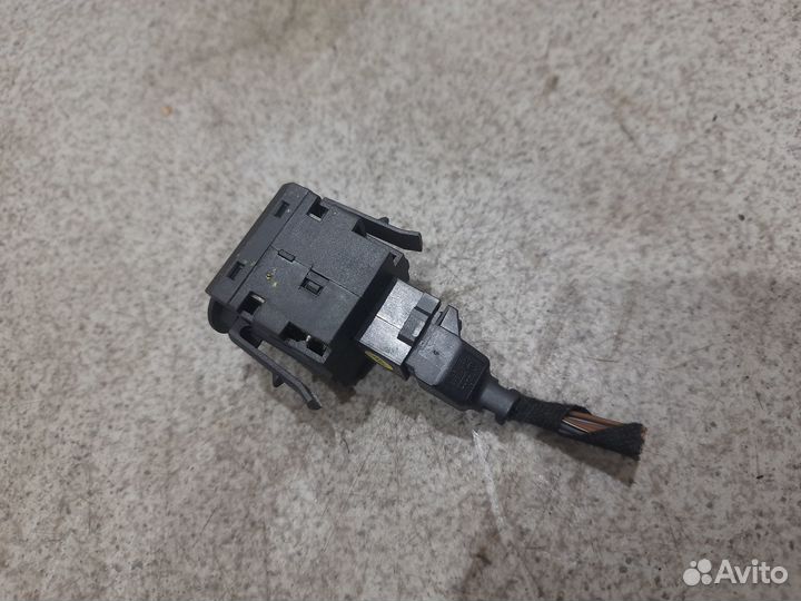 Клавиша корректора + фишка для Volkswagen Jetta 6